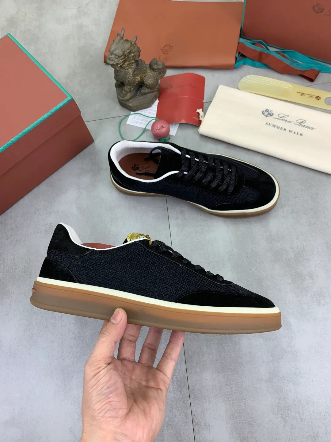Men's Men's Shoes 💰P560 New Style 💰 The latest casual shoes Loro Piana 💯 Top grade 💯 Buy the original copy 💯 Founded the existing Loro Piana company on April 24, 1924. It is now the sixth generation of family business, providing the best quality products to customers who are discerning about taste and quality. Imported original fly woven fabrics with cowhide fabrics, plain calfskin lining, hand-stitched threads with cowhide feet, original packaging, high-end outsole, size: 38-45 (custom-made for 46), 7️⃣ colors available